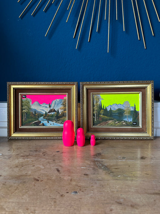#30A Ramsau church fluo pink, #30B not Ramsau church fluo yellow je 25,5 x 20,5cm M